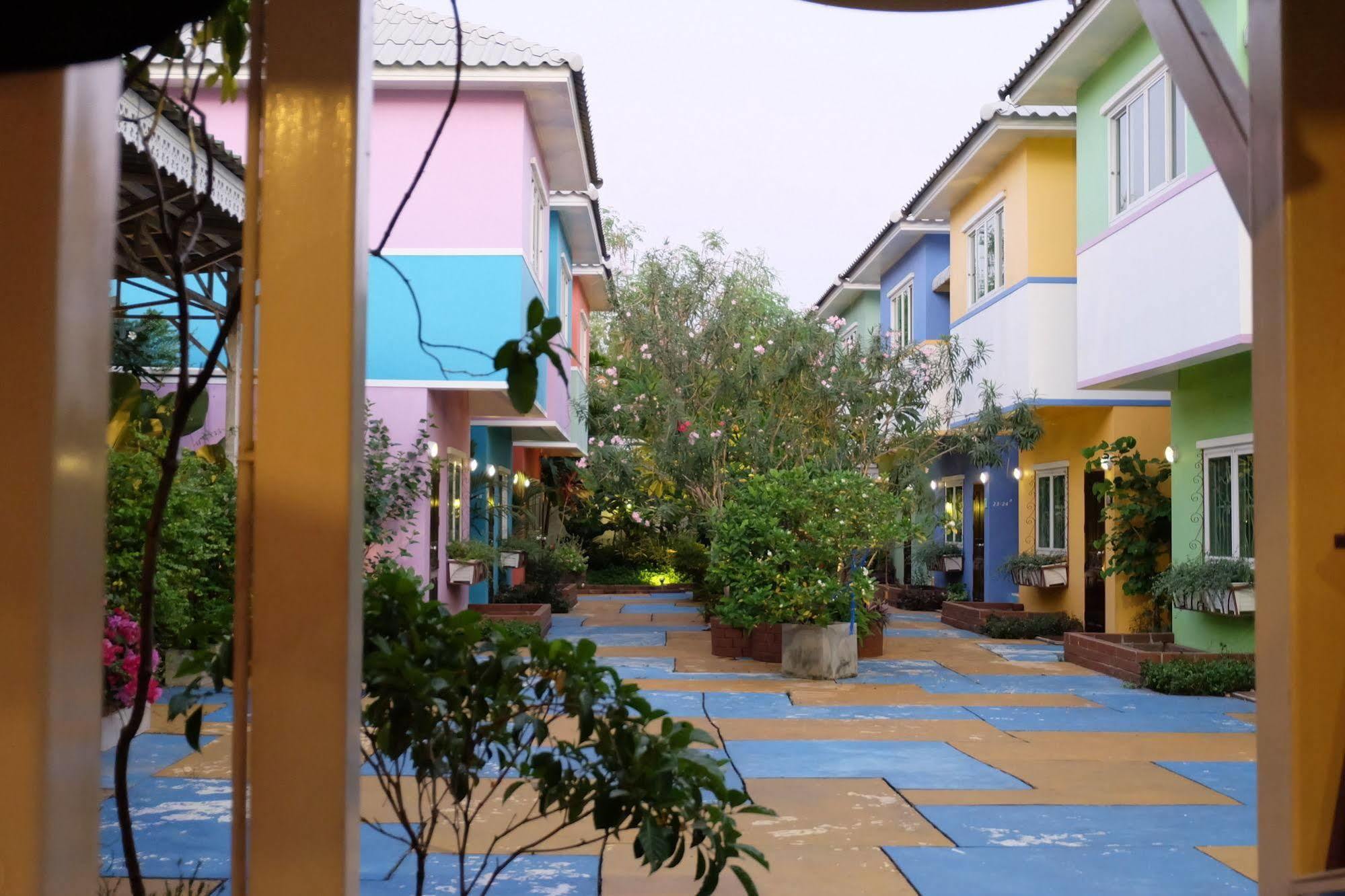 Issara House Bangkok Otel Dış mekan fotoğraf