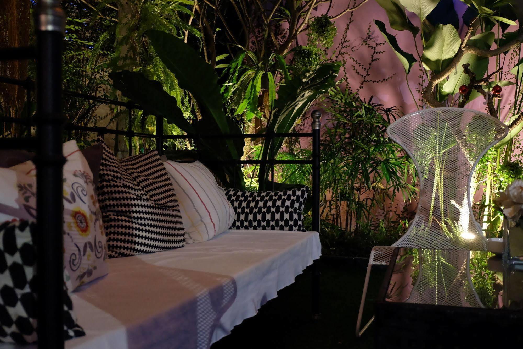 Issara House Bangkok Otel Dış mekan fotoğraf